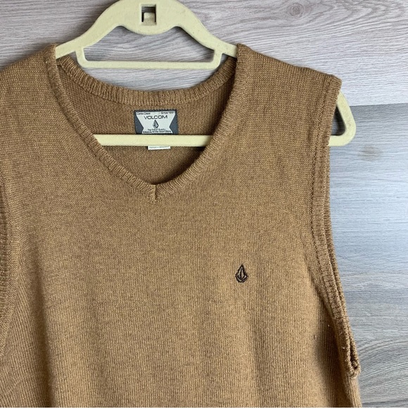 VOLCOM Sweater Vest - Picture 2 of 6